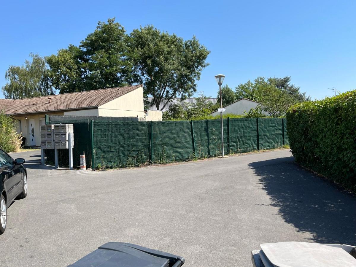 Les Pleiades Villa Noisy-le-Grand Exterior photo